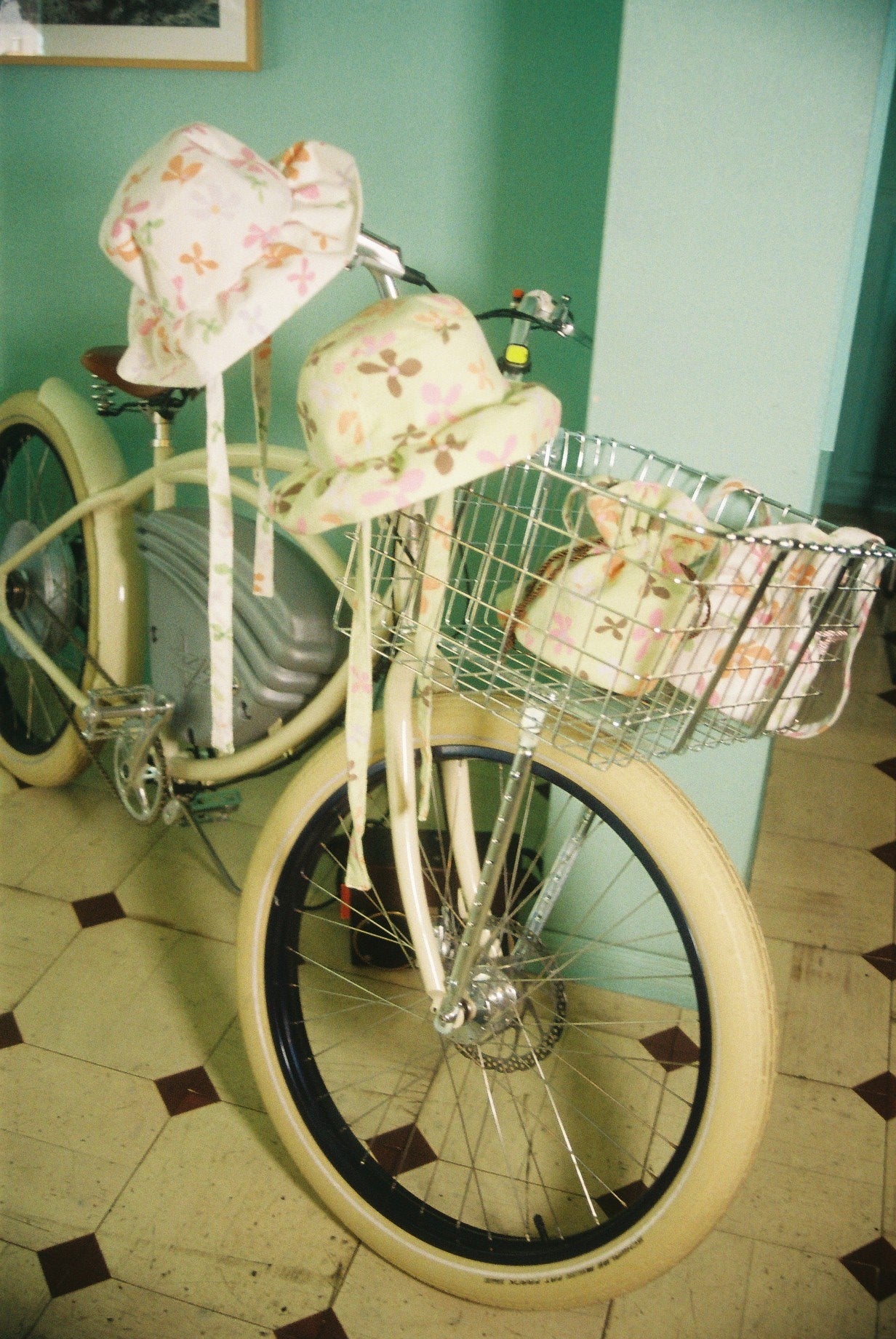 DREAM COLOR DEPOTｘCasseliniパイルプリント巾着バッグ ¥ 6,600（税込)パイルプリントハット ¥ 7,700（税込） 