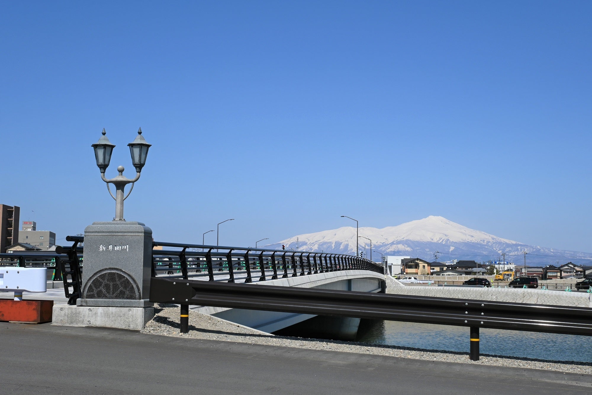 居住棟「TOCO」から臨める鳥海山