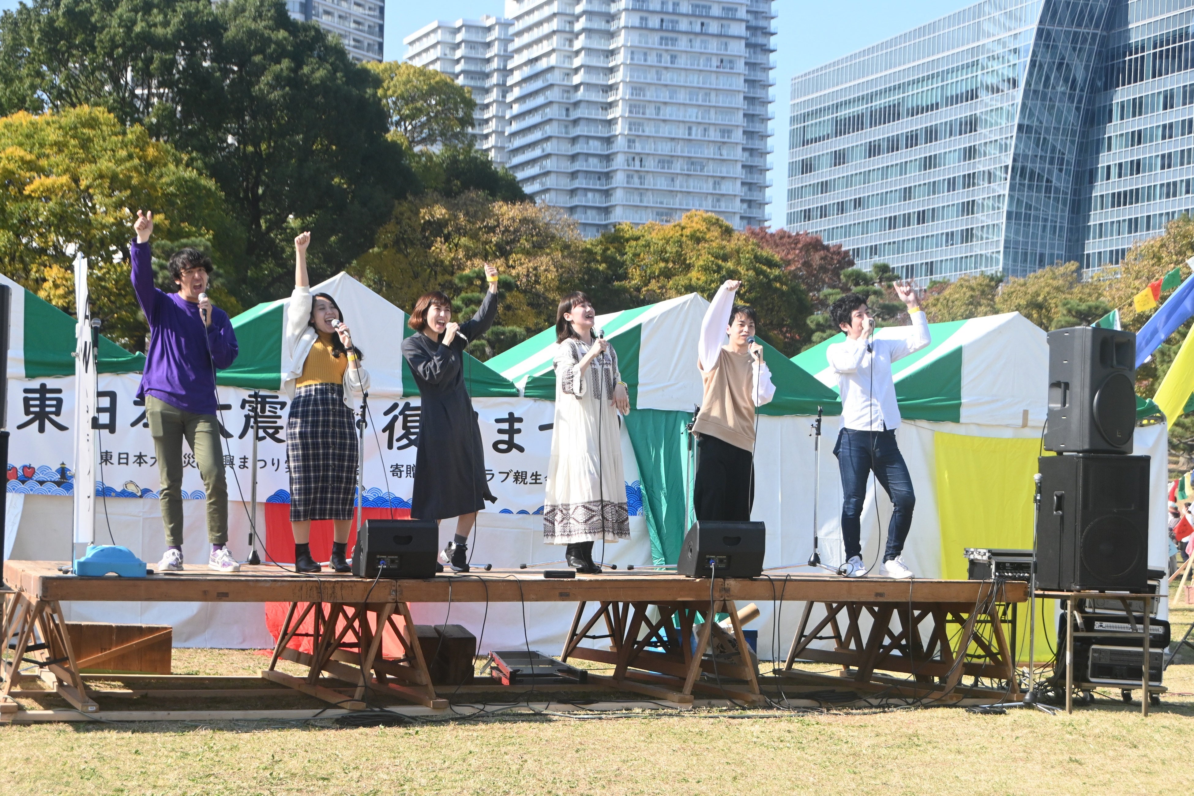 東日本大震災を機に立ち上げられたアカペラ団体『Always With Smile』は、子どもから大人まで楽しめる名曲の数々を熱唱。