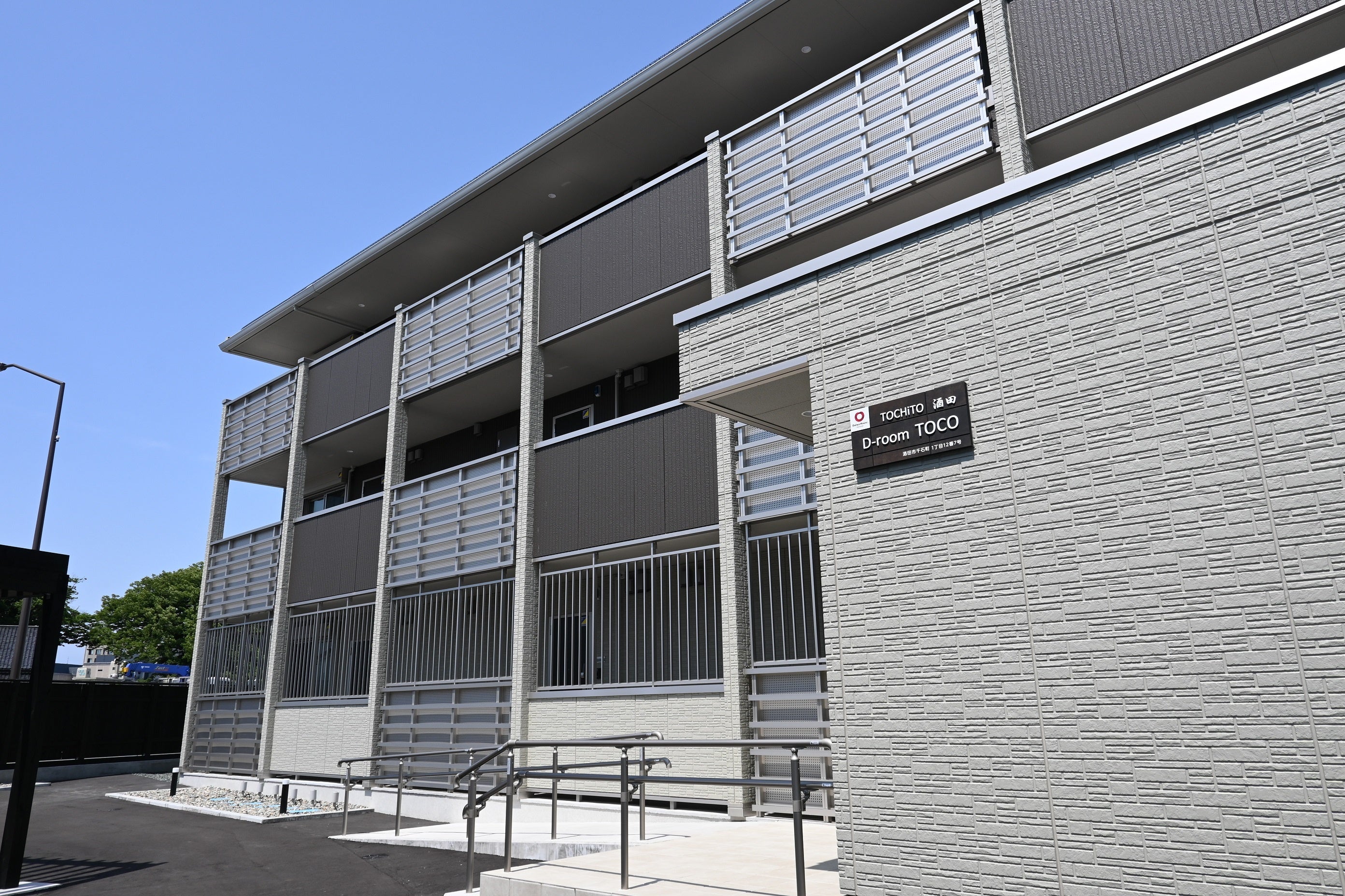 居住棟「TOCO」は3階建てで、生活クラブ食材配達の荷受けも可