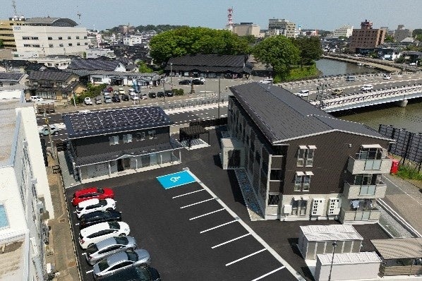 左が交流棟「COTO」、右が居住棟「TOCO」