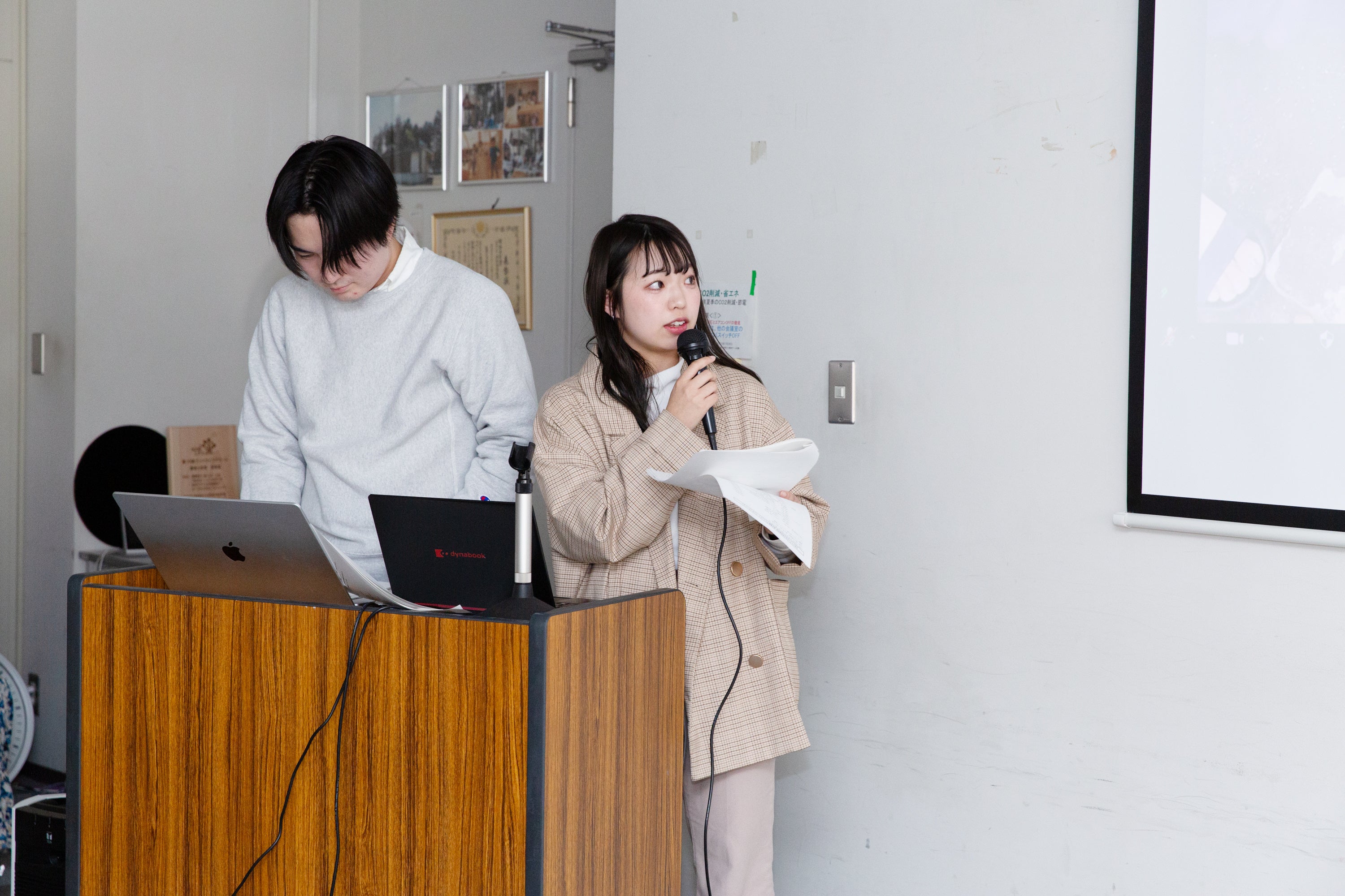 当日の様子：発表をする学生