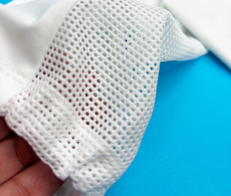 肌に優しく通気性の良いメッシュ