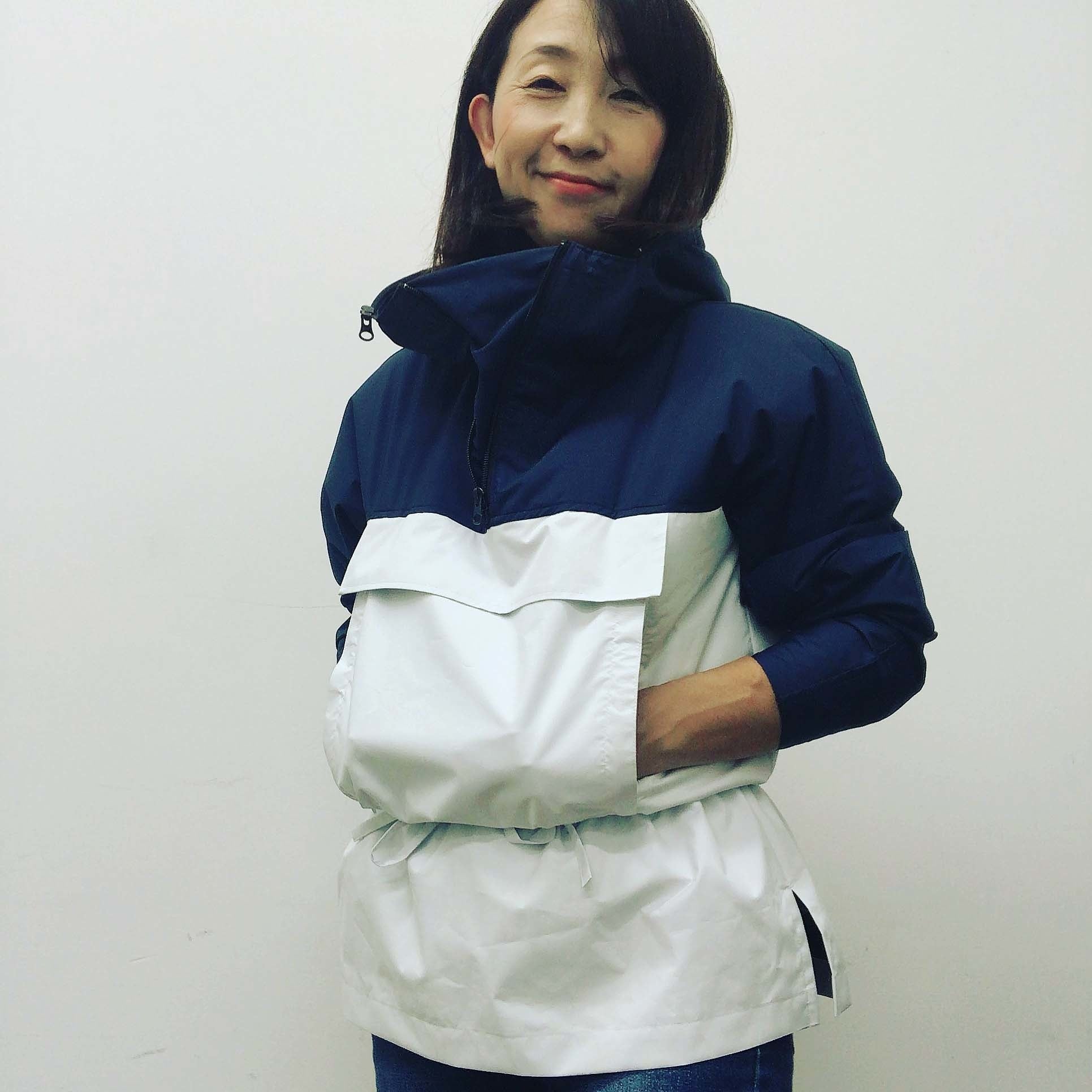 手の甲をポケットに入れられます