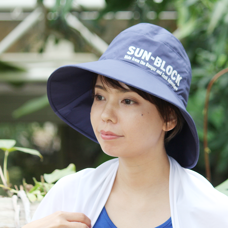 つばの角度にもこだわっています