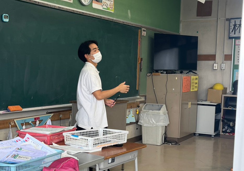 先生方からの児童への説明風景