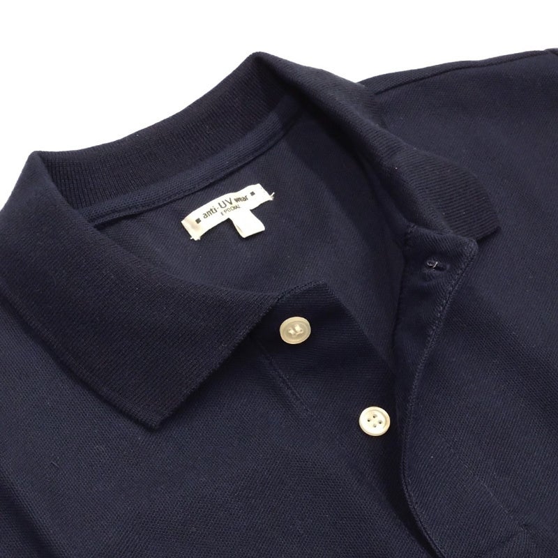 襟は身生地と異素材のリブ仕様