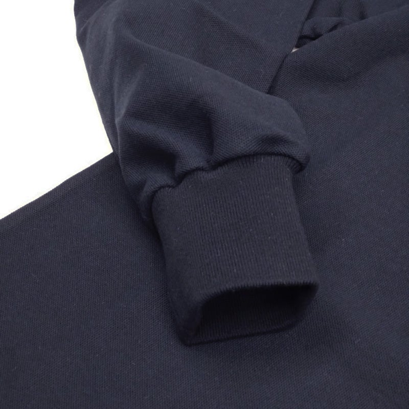 袖口はリブ仕様になっています。