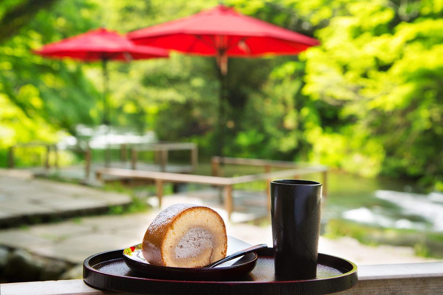 風情のある川床で優雅なひととき
