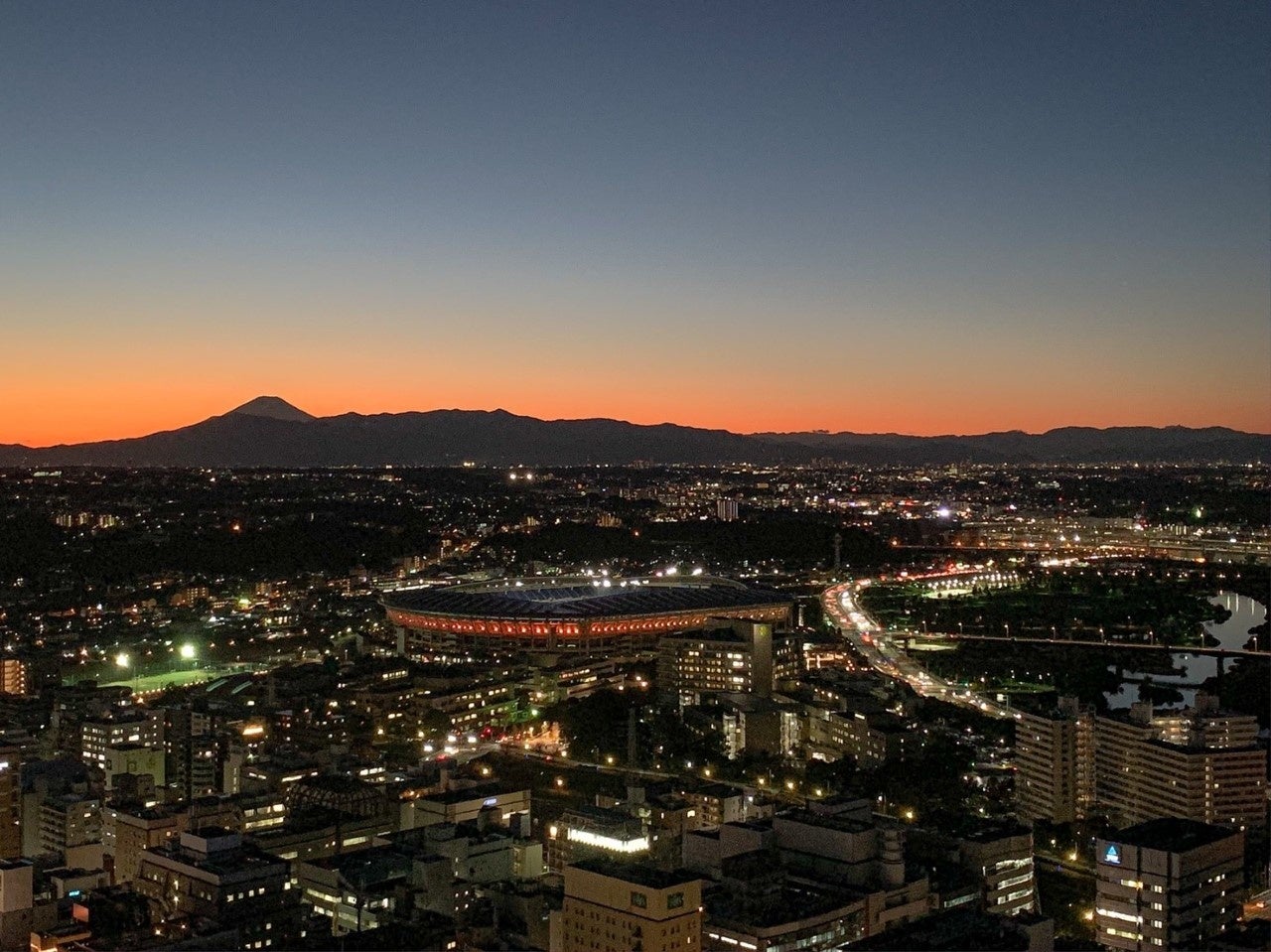 客室からの富士山の眺望（夕景）