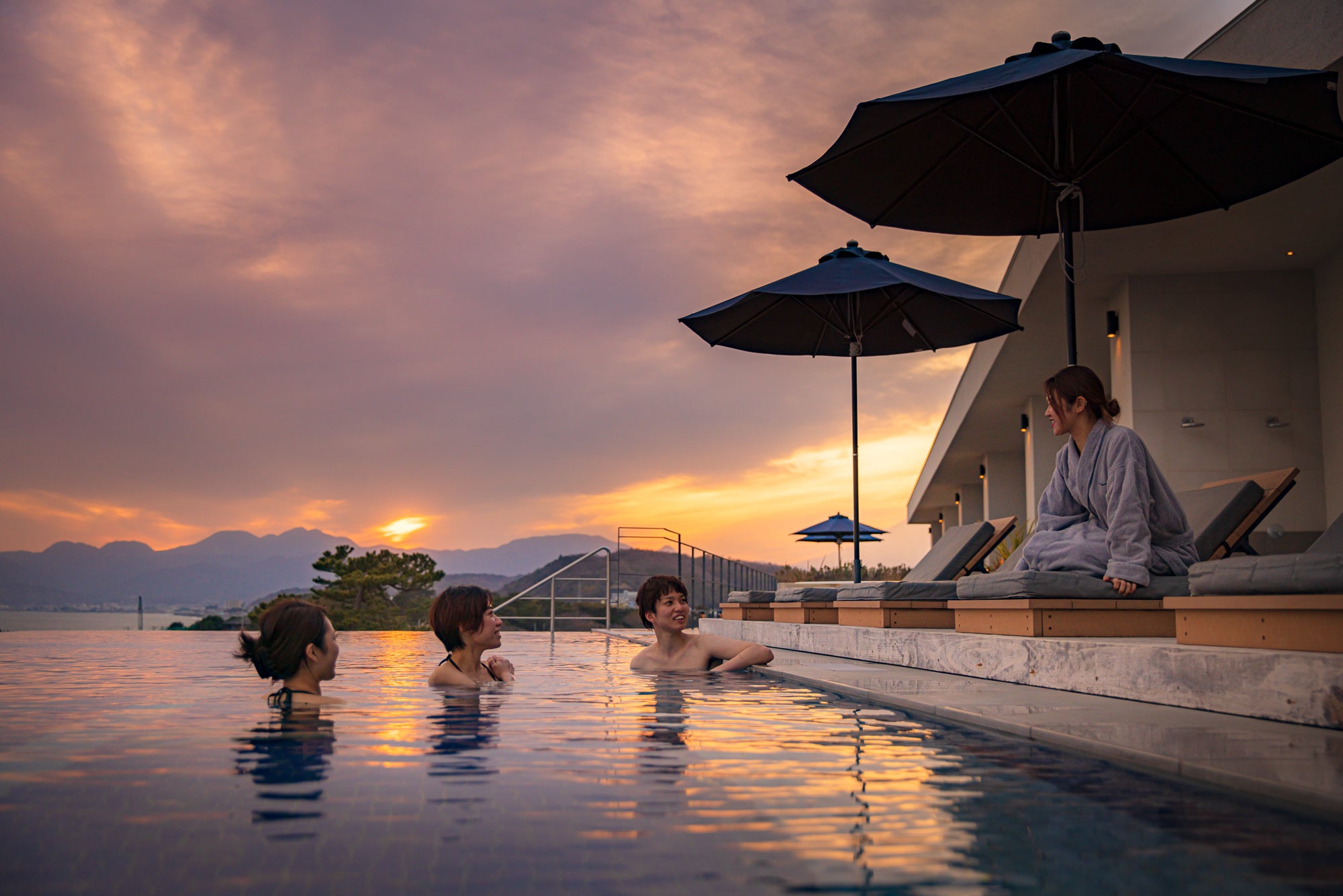 インフィニティープールでリゾート気分