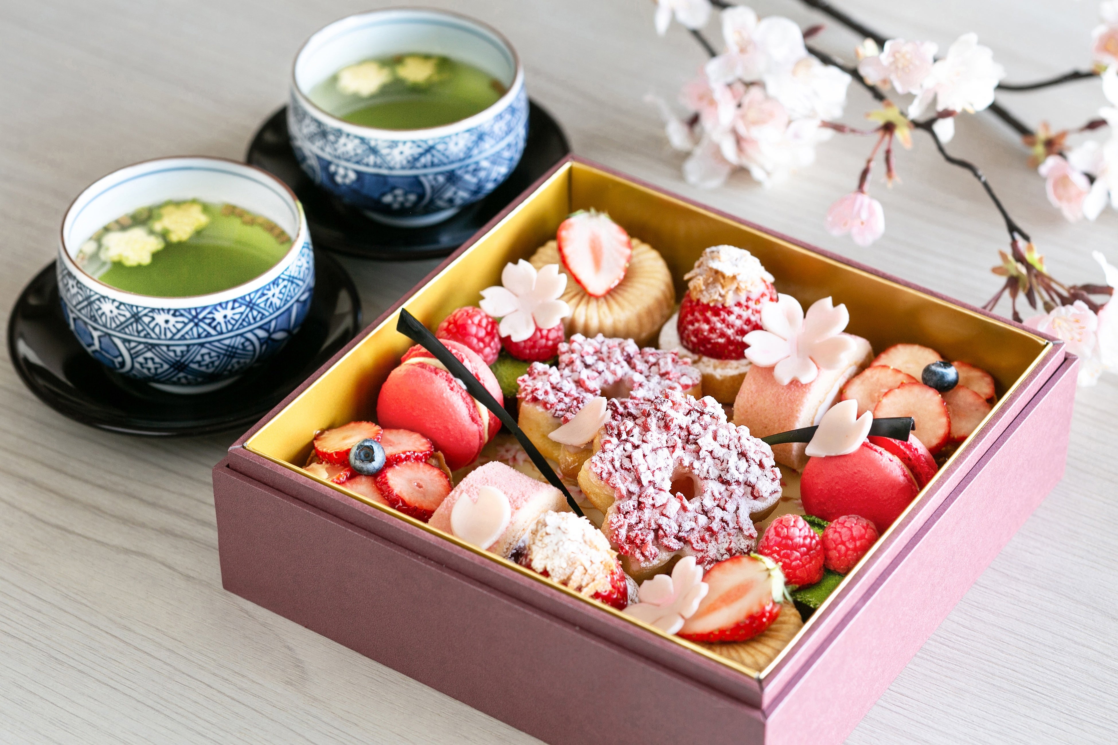 桜のスイーツボックス（花より団子　お部屋で楽しむSweets Stay～さくら～）