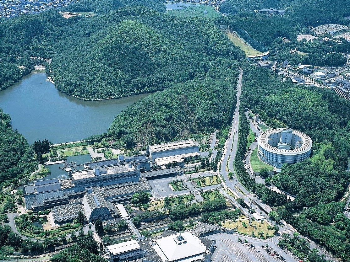 隣接する国立京都国際会館とザ・プリンス 京都宝ヶ池