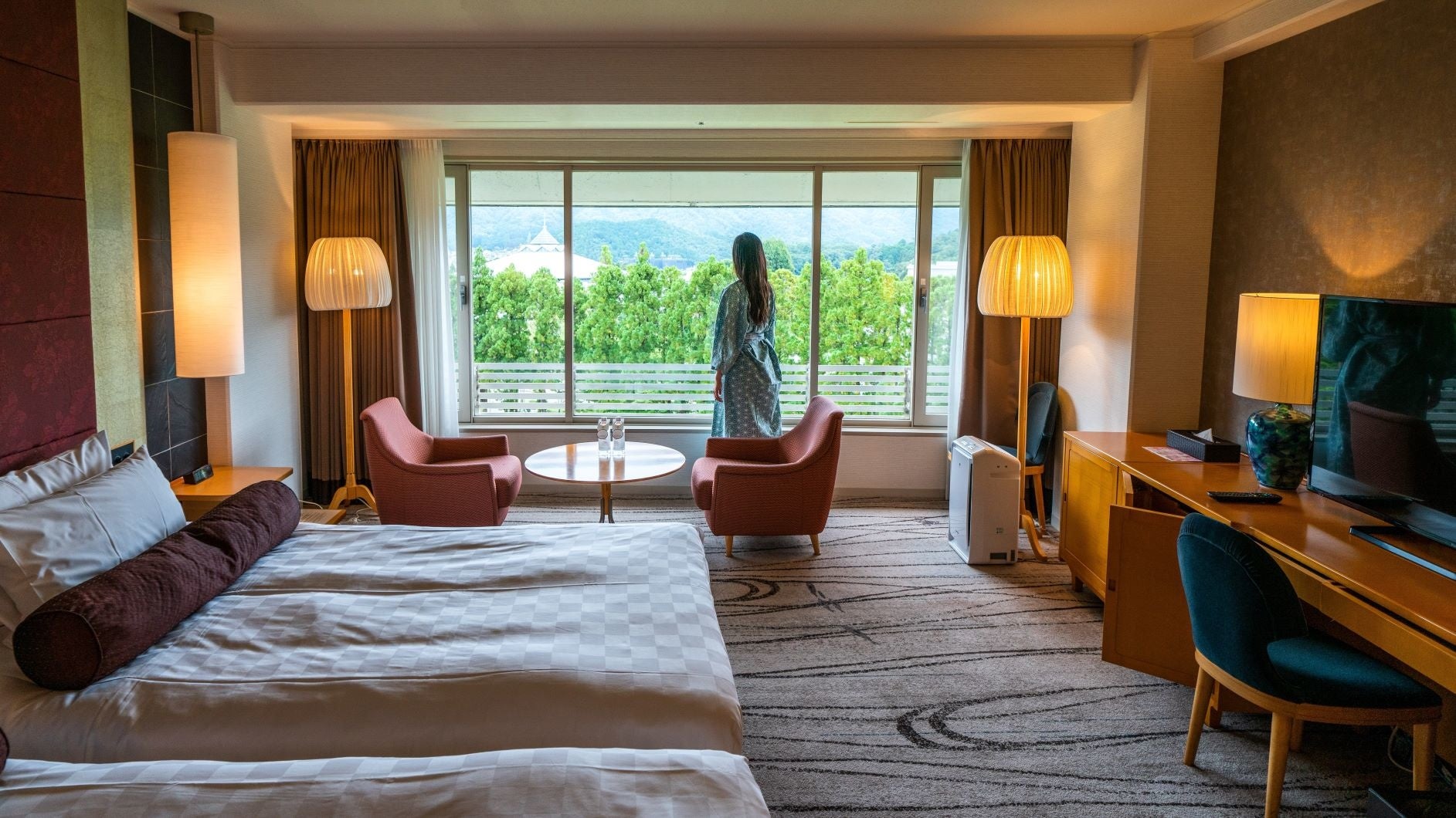 大きな窓から、間近に自然を感じていただける36平米のフォレストフロアツインの客室