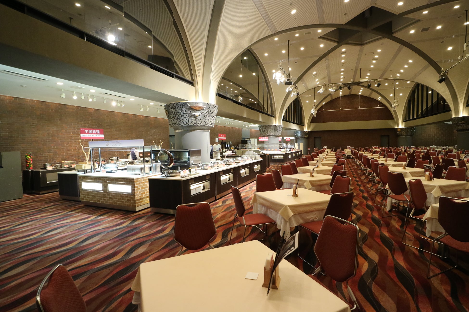 ディナーブッフェ店内