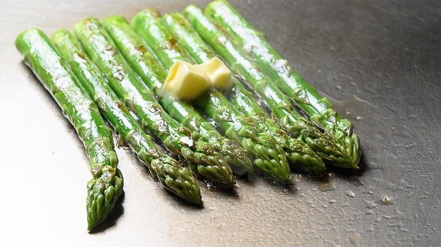 北海道産アスパラガスの鉄板焼き