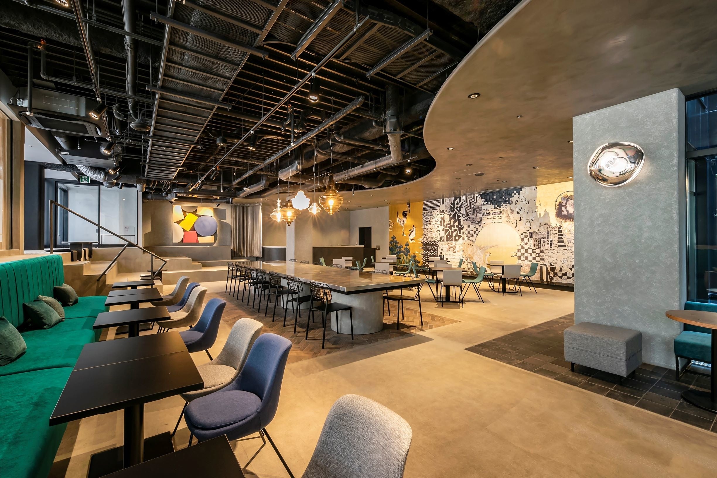 伝統的な京都らしさとスタイリッシュな空間が共存したロビーデザイン