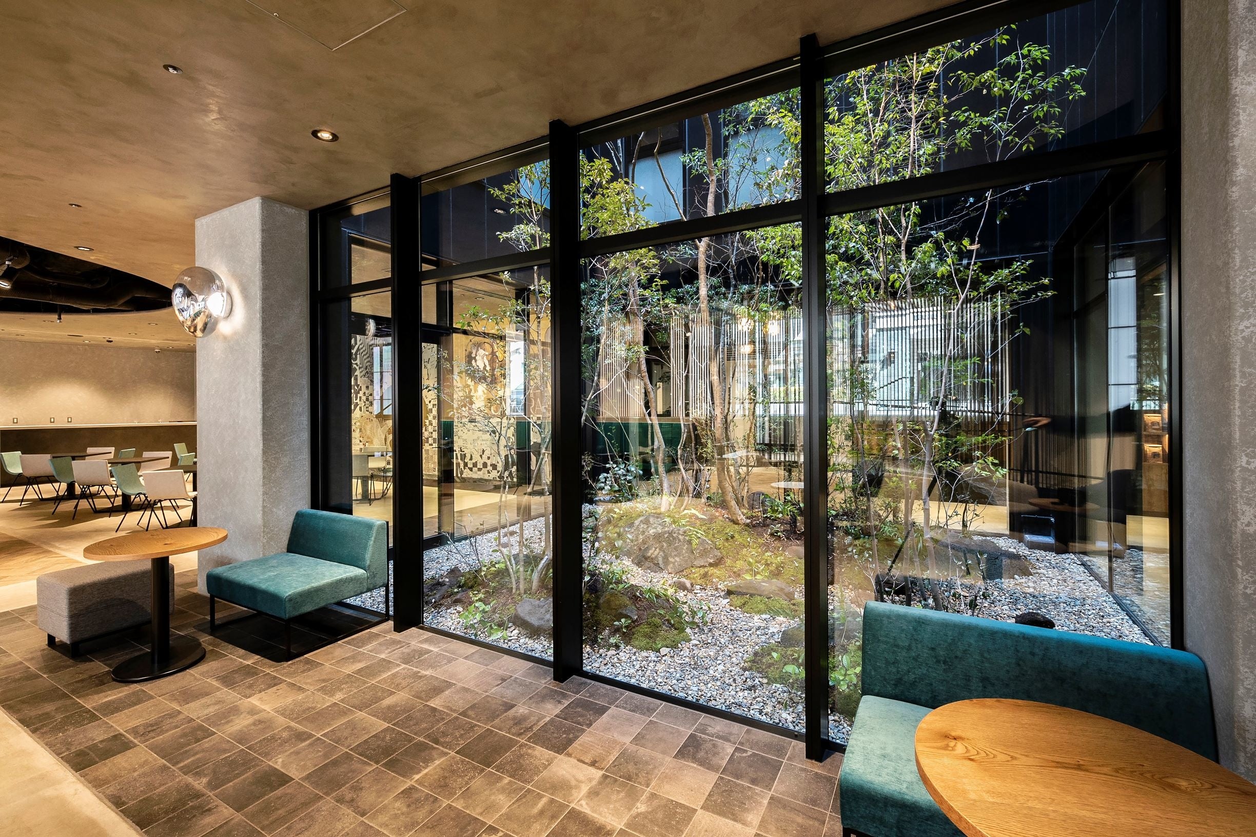 「山中の原風景」を再現した中庭