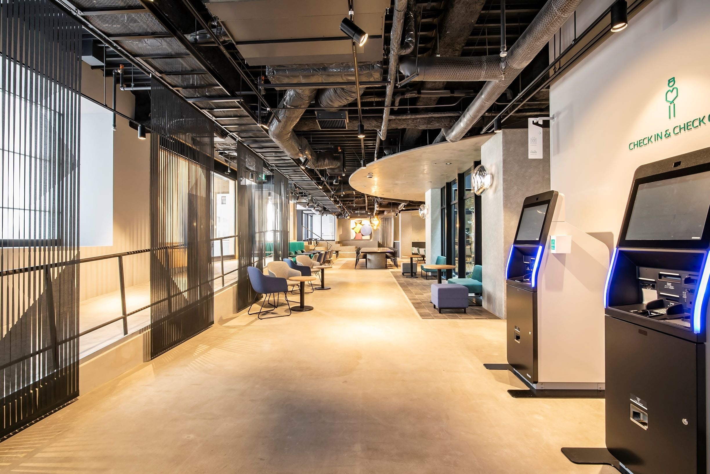 エントランスからレストランまでシームレスな空間