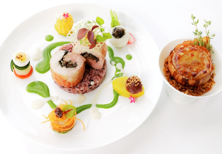 知床鶏を使った西洋料理の作品