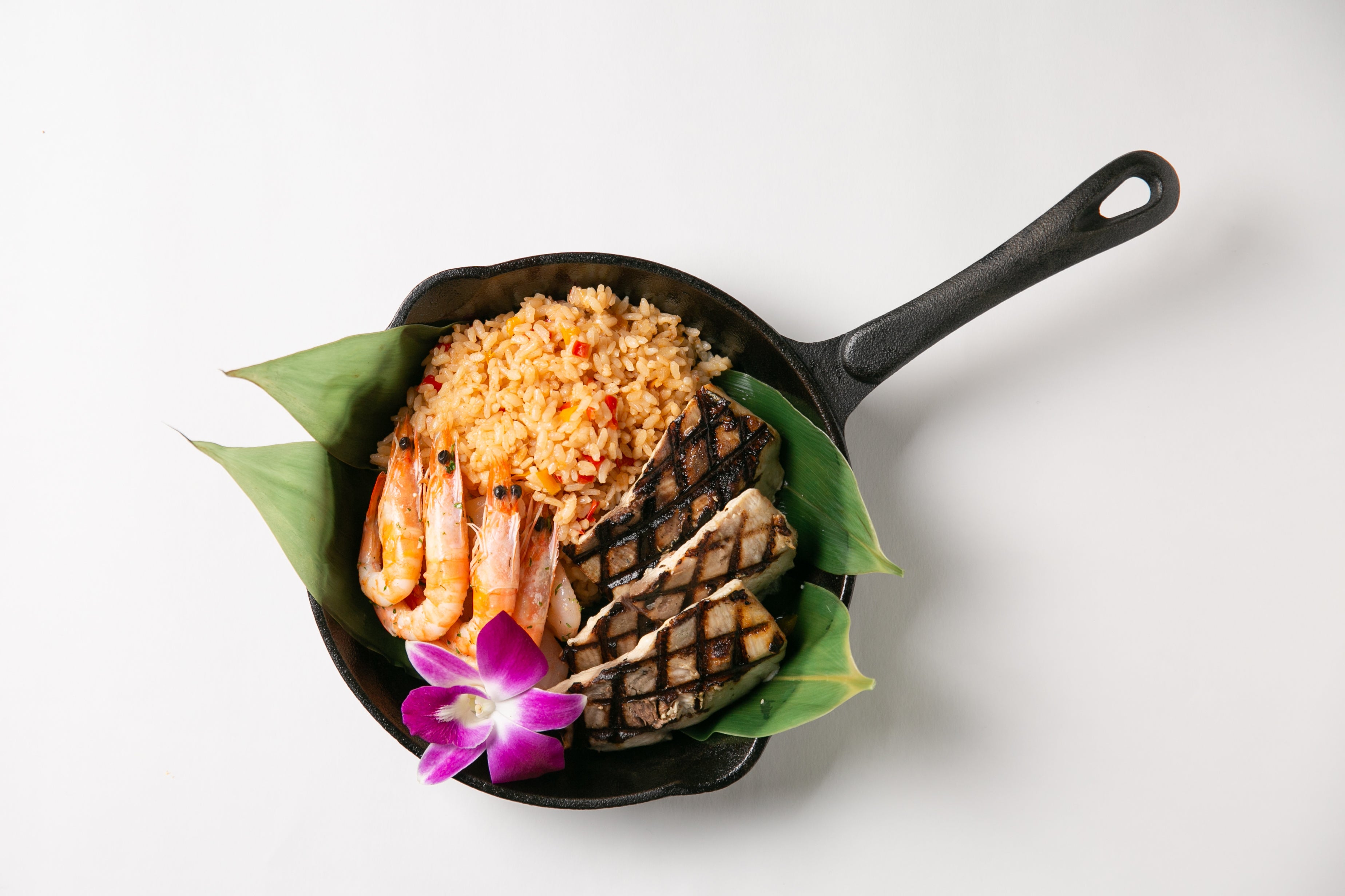 ガーリックシュリンプとマヒマヒのグリル スパイシーピラフ添え