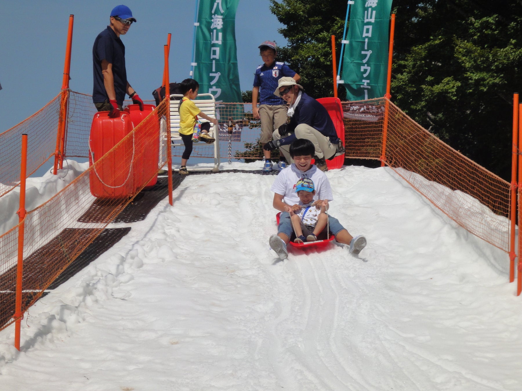 残雪を利用したそり遊びゲレンデ