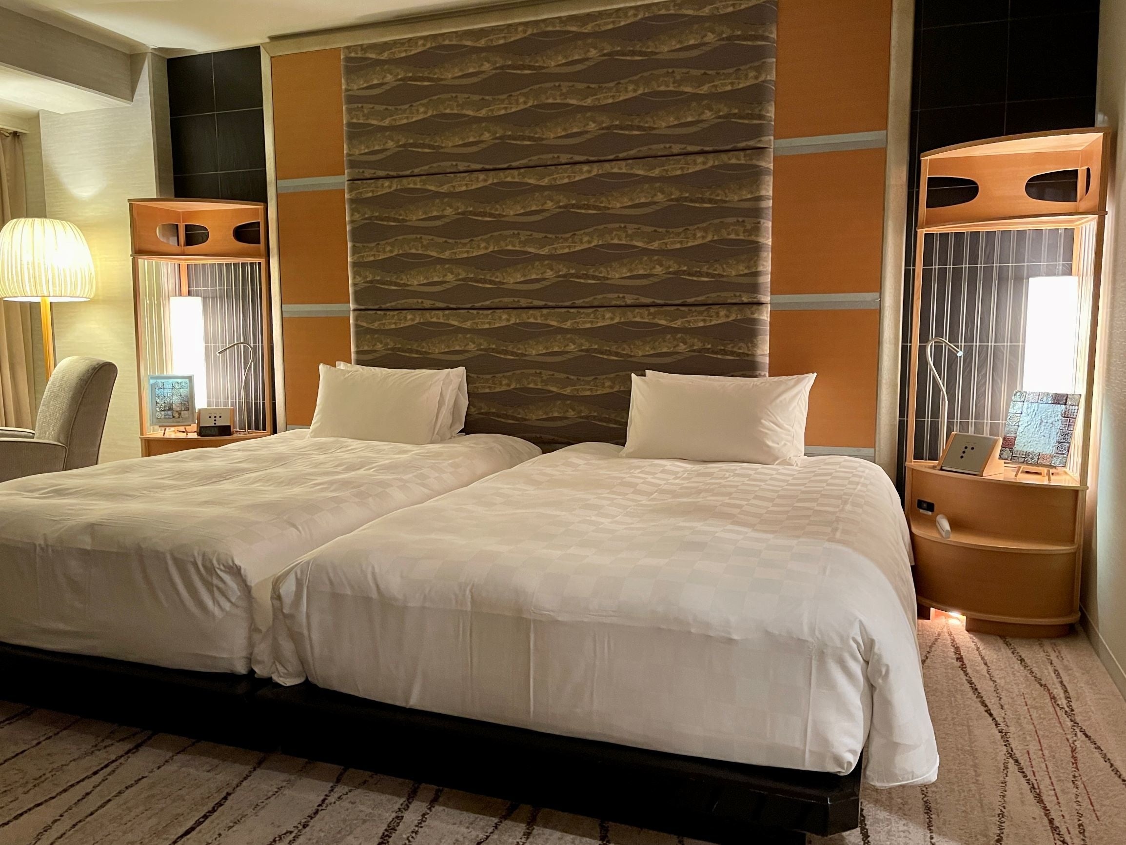 ベッドルームB：アンティークな落ちつき