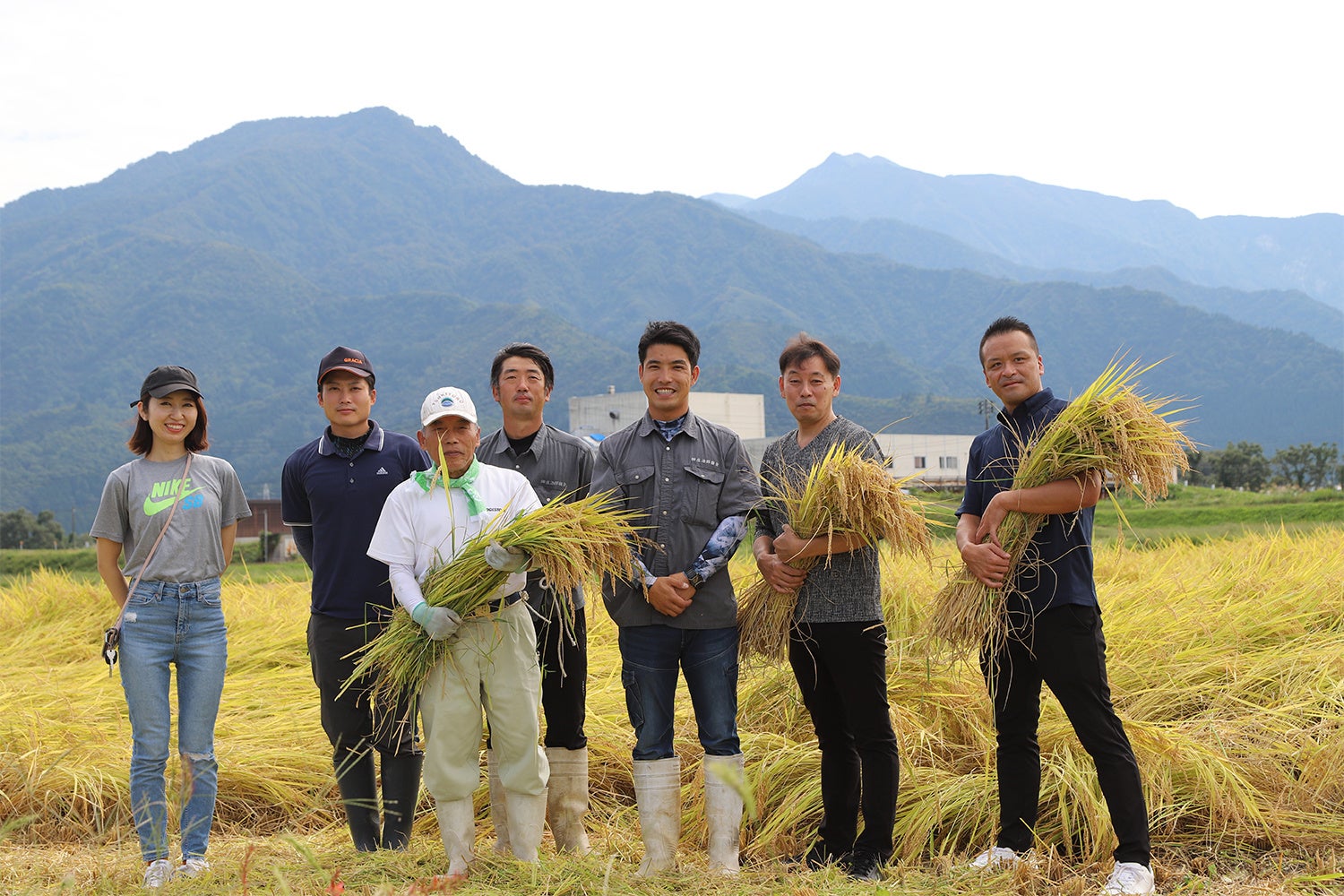 株式会社 庄治郎商会と苗場スタッフ