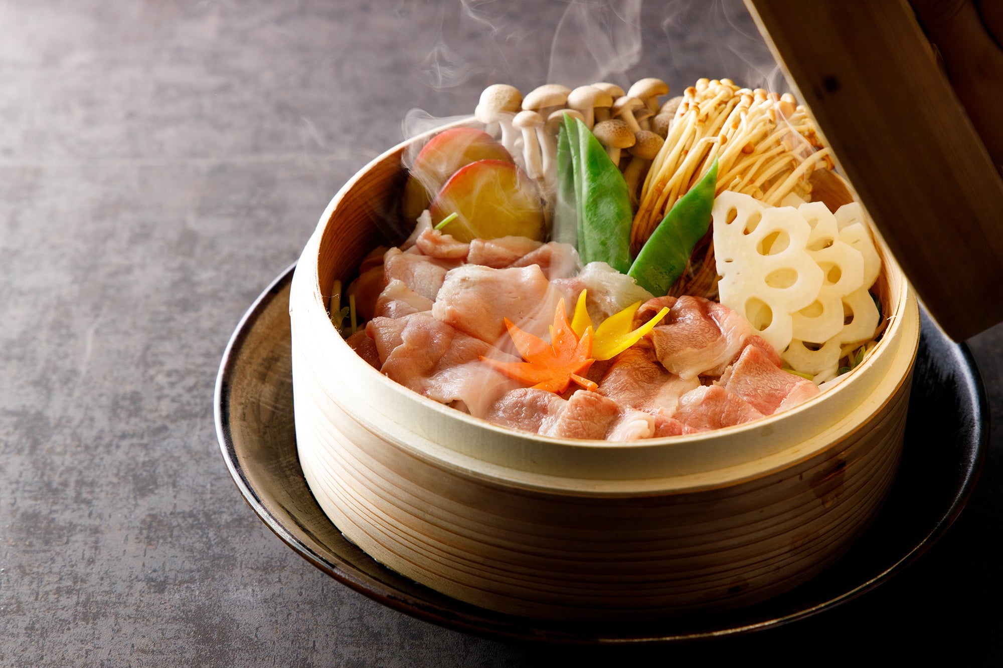 信州牛肉、信州米豚と野菜の蒸ししゃぶ