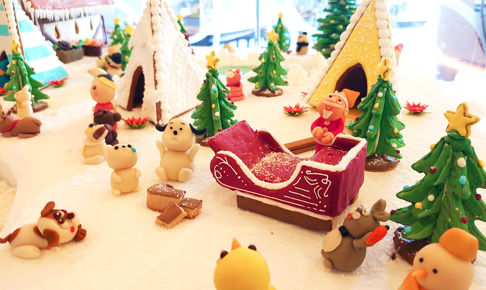 表情豊かなサンタクロースや動物たち（写真は2021年度の様子）