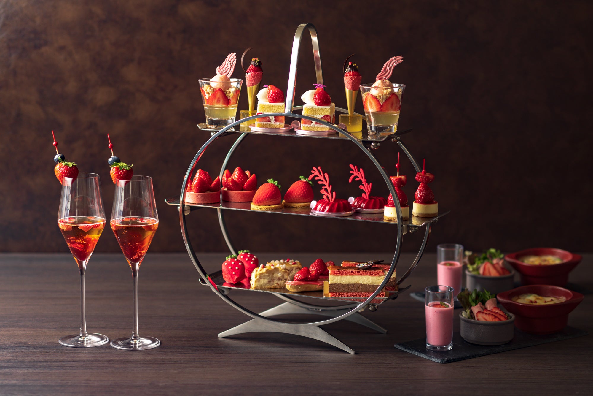 艶めくおとなのストロベリーアフタヌーンティーイメージ