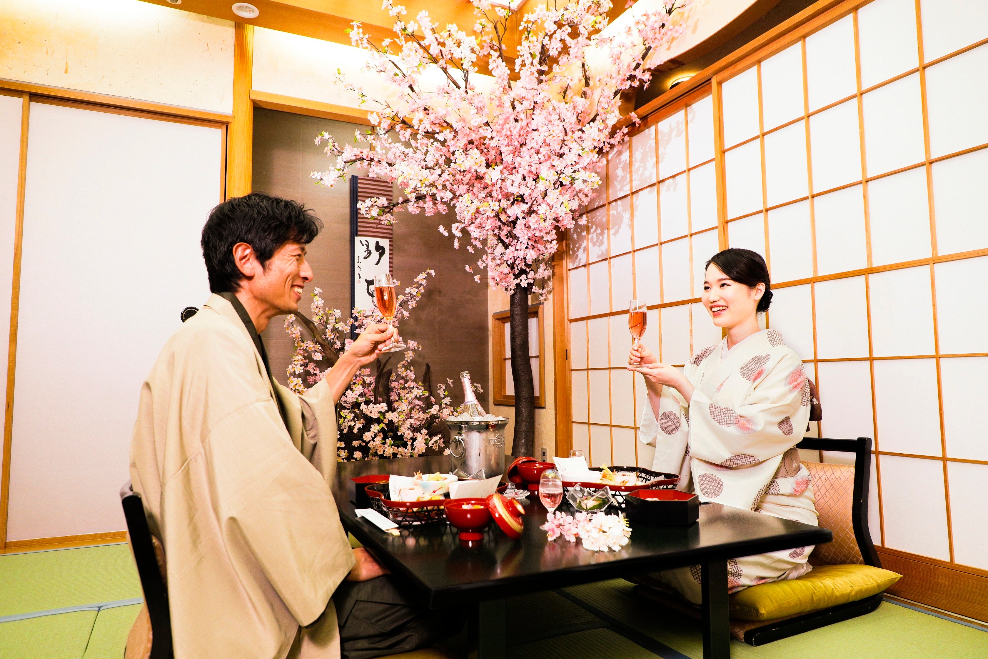 和室で夕食 (イメージ)