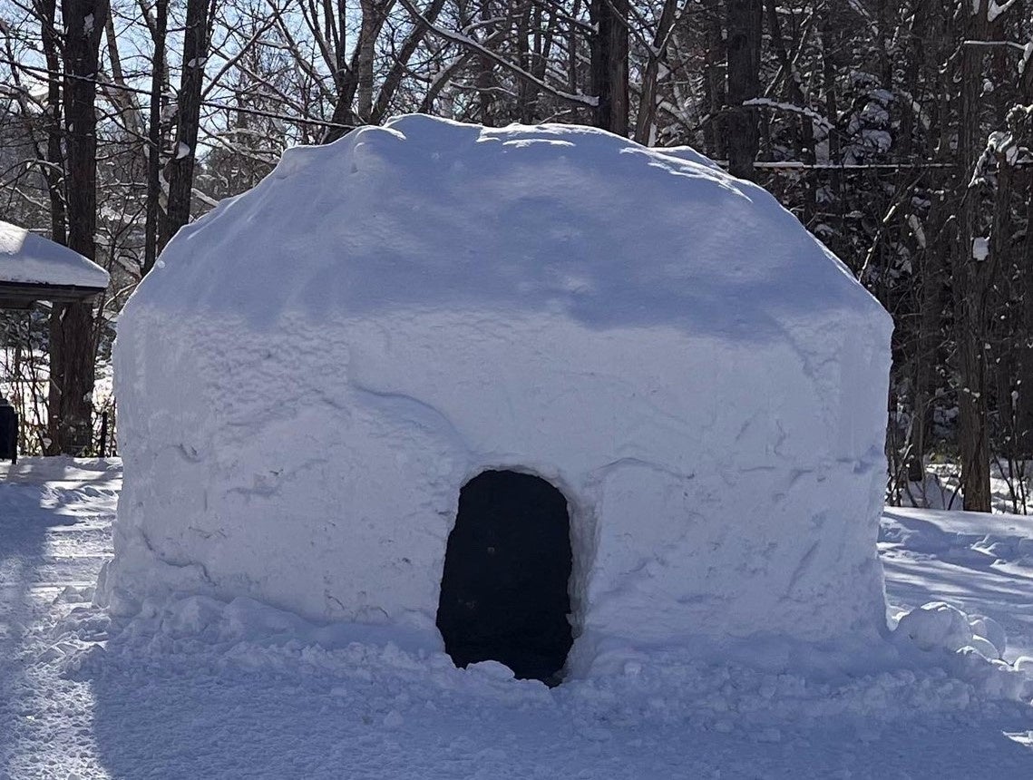 グリーンにライトアップされるかまくら（イメージ）