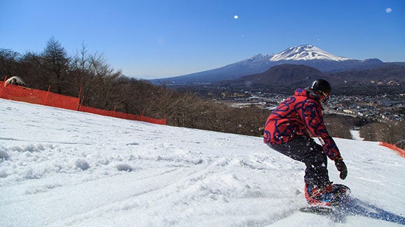 浅間山を眺めながらのウインタースポーツ