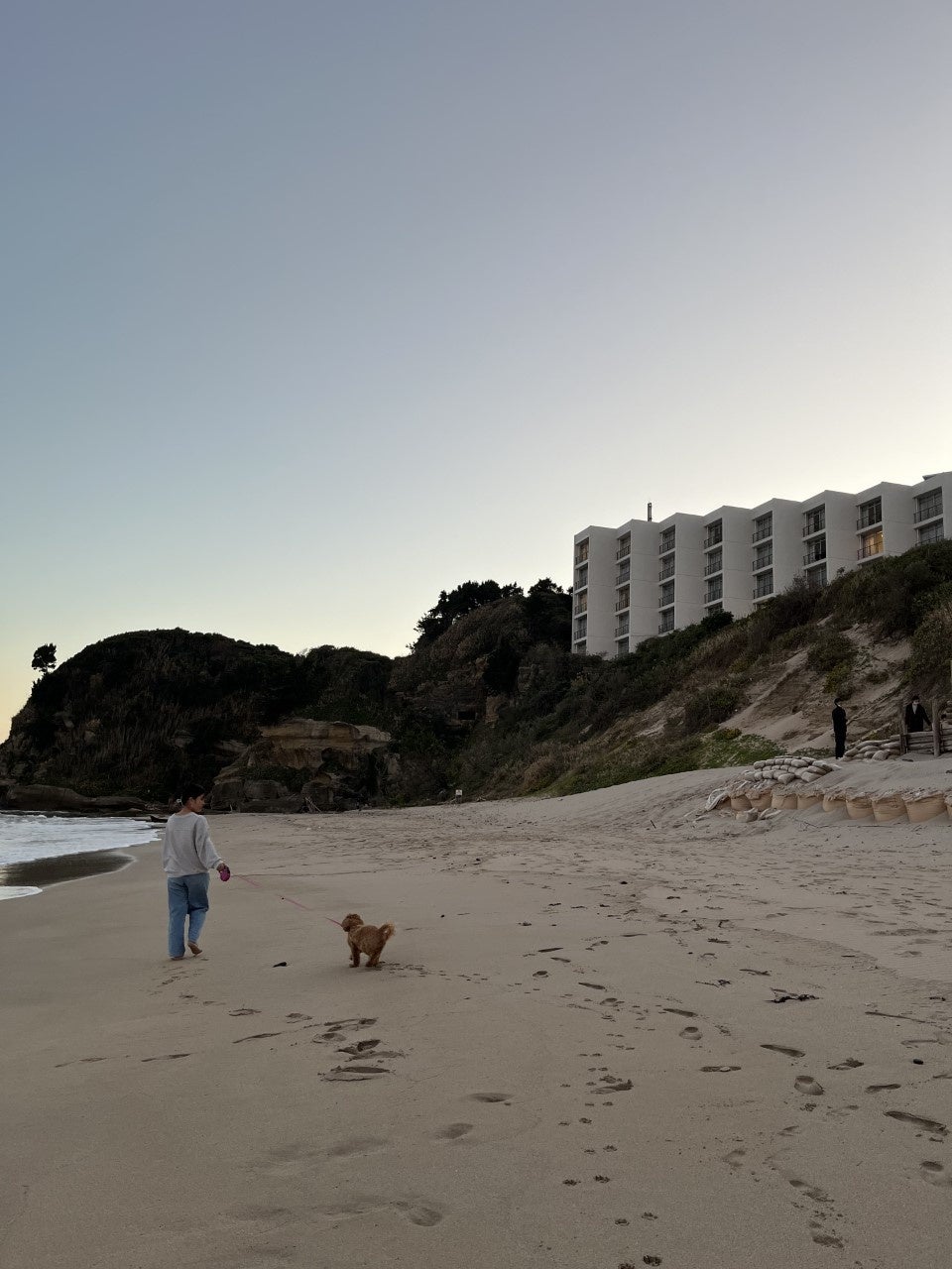 ホテル前ビーチでの散策イメージ