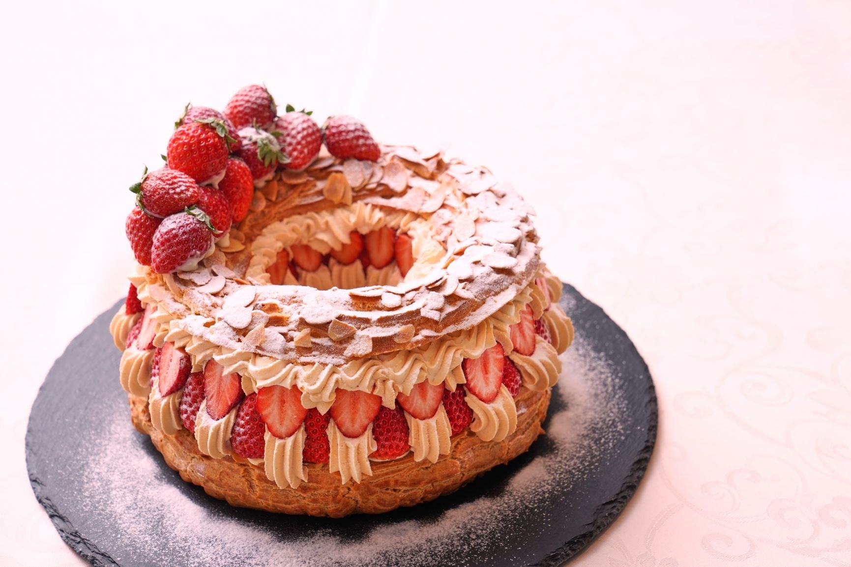 イチゴのパリブレストイメージ