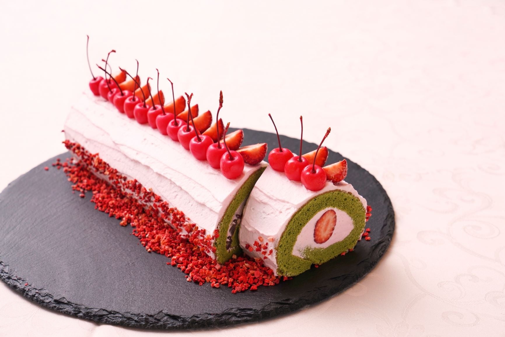 抹茶と桜のロールケーキイメージ