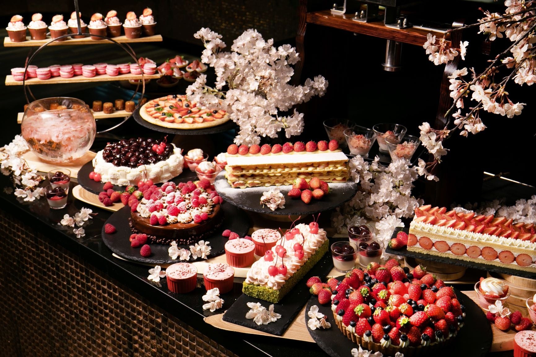 「Sweets Night Buffet -春香るSAKURA & Strawberry-」イメージ