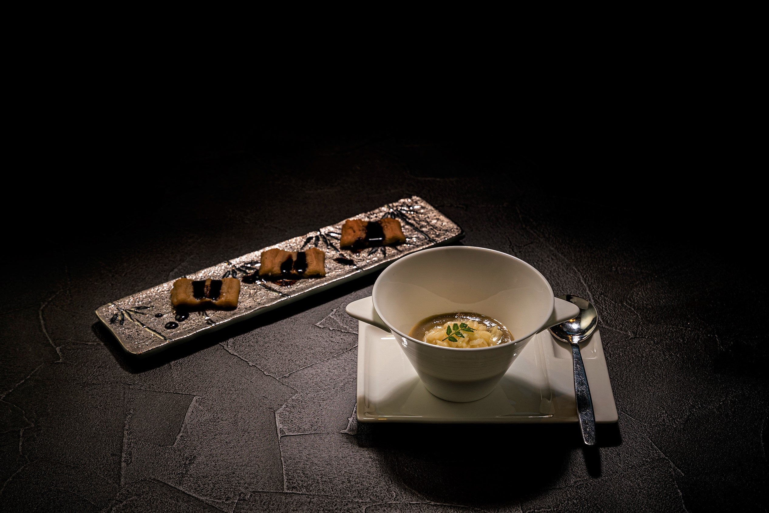 牛蒡のブルーテとリゾット　穴子のマトロート見立て イメージ