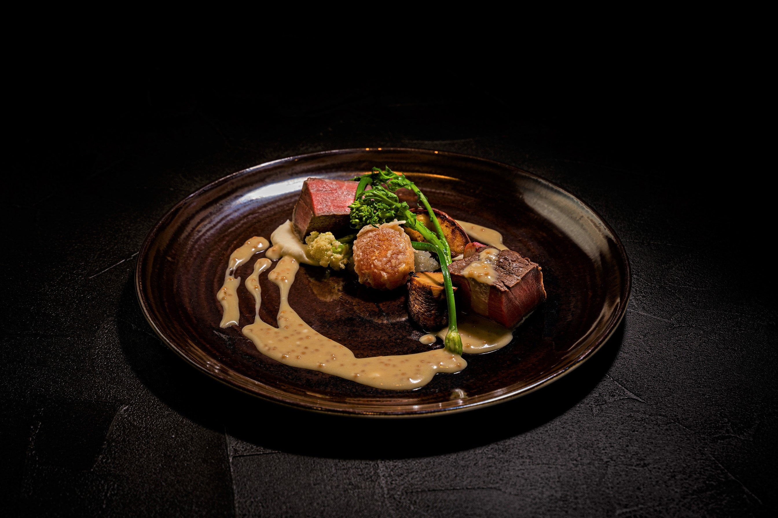 和牛フィレ肉のスーヴィット 卵黄のフリット イメージ