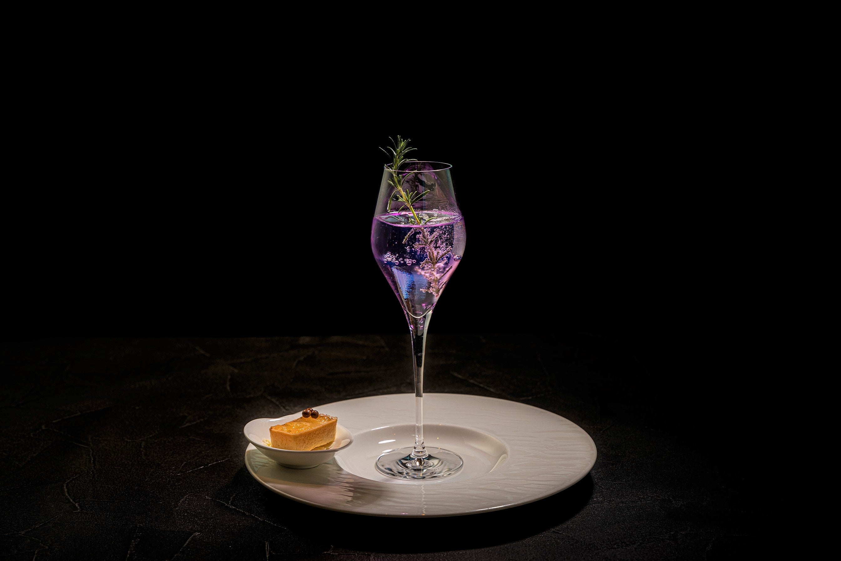 Evolution（カクテル）と白あんと味噌のタルト