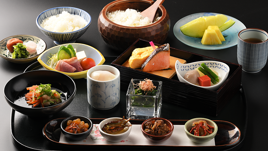 滋賀県産食材を用いた和朝食をルームサービスで提供。