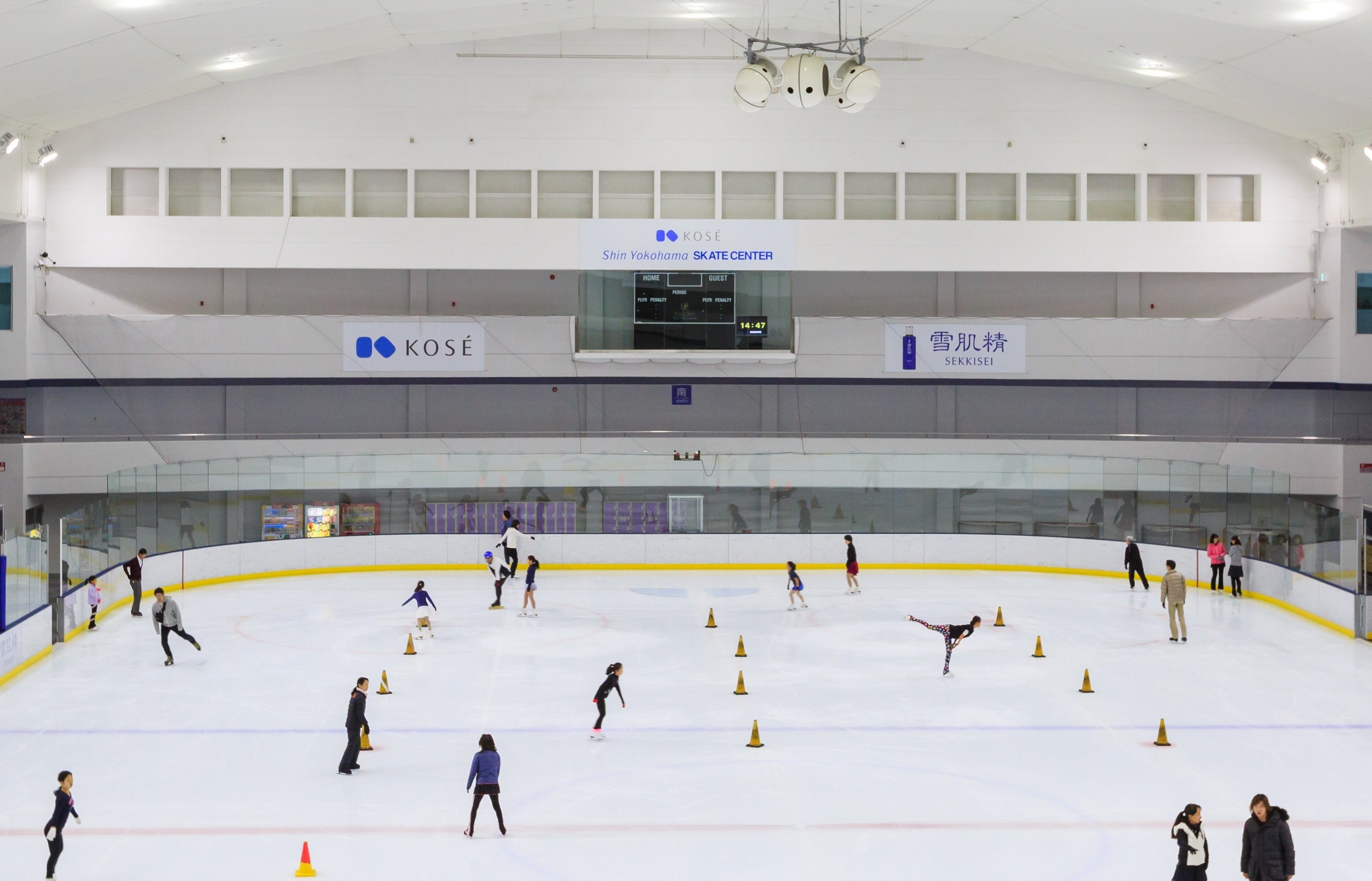 スケートセンター内観
