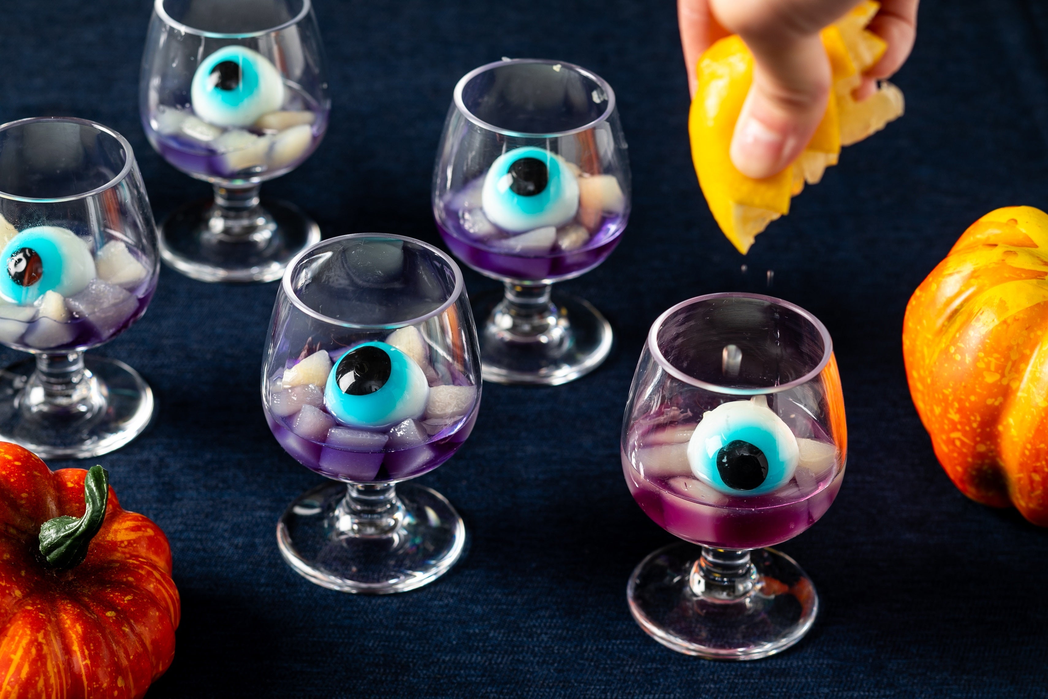 色が変わる目玉ゼリーと洋ナシのコンポート イメージ