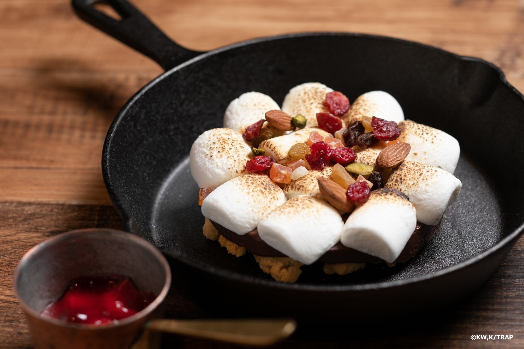 スイーツメニュー：スモア ベリーソース添え　(イメージ)