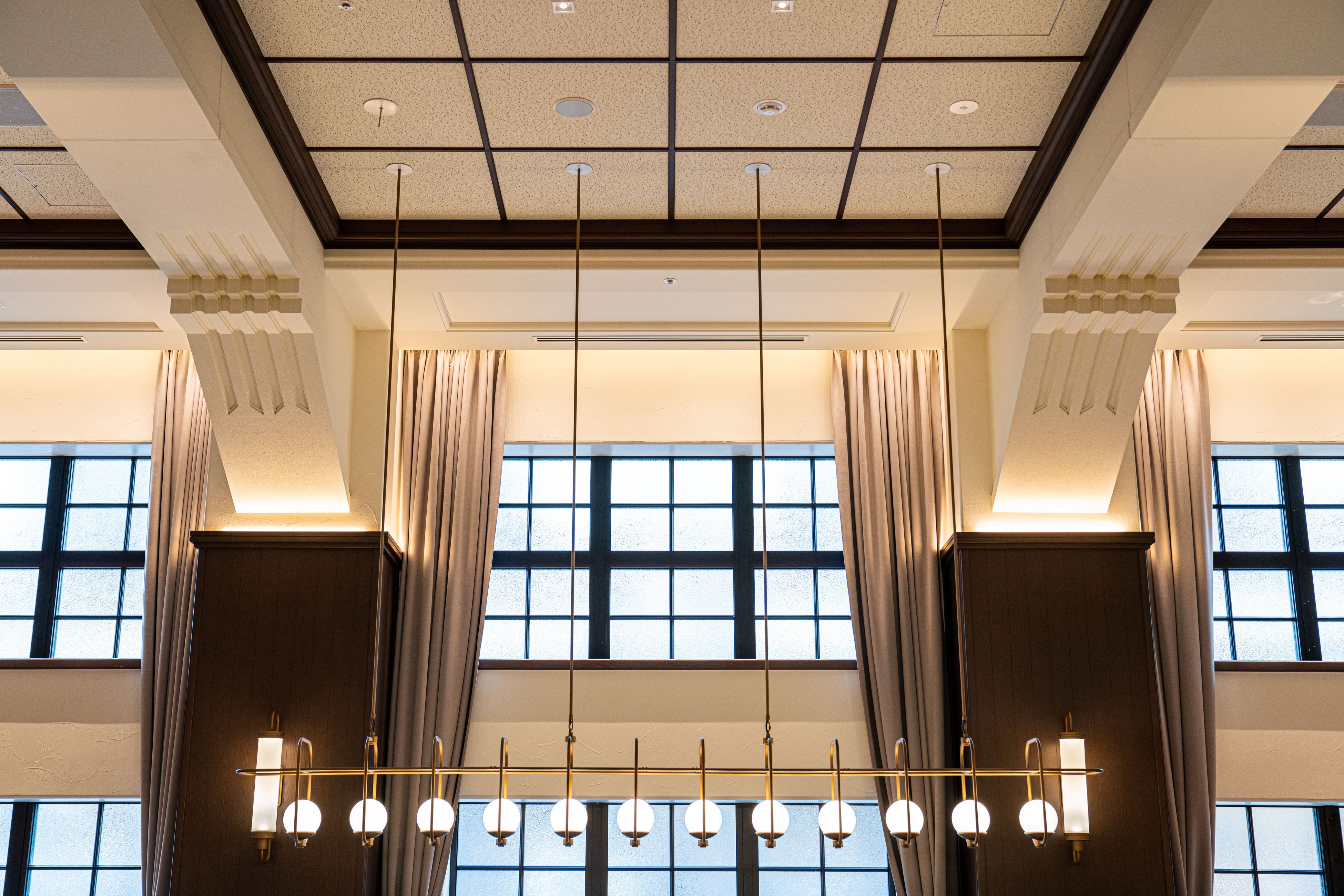 元講堂はレストランへ