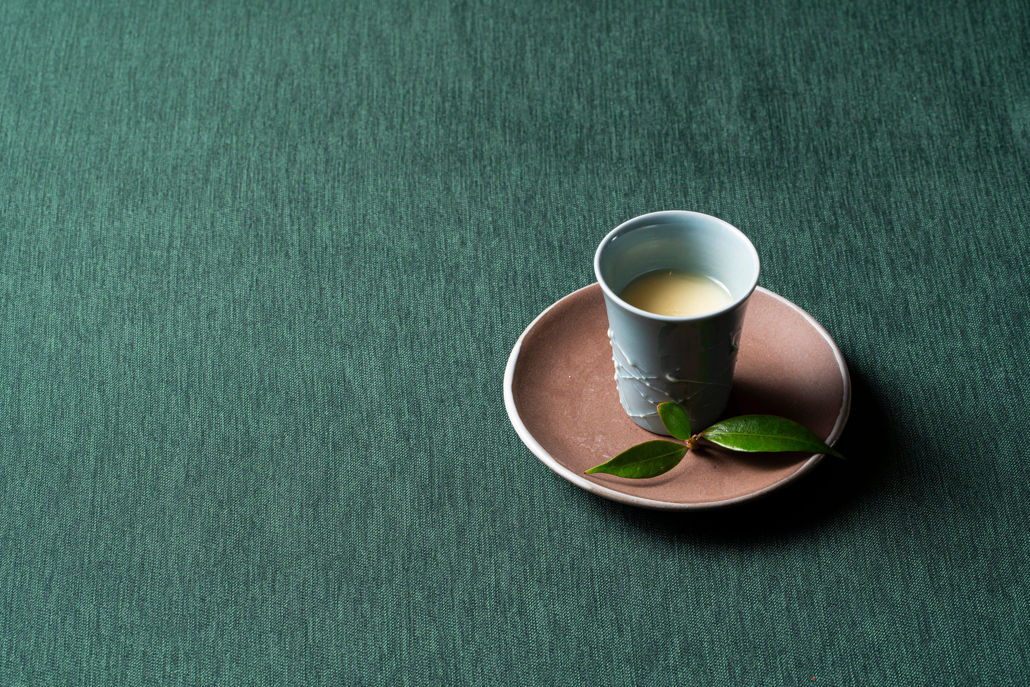 白味噌仕立て　手毬麩　刻み三つ葉