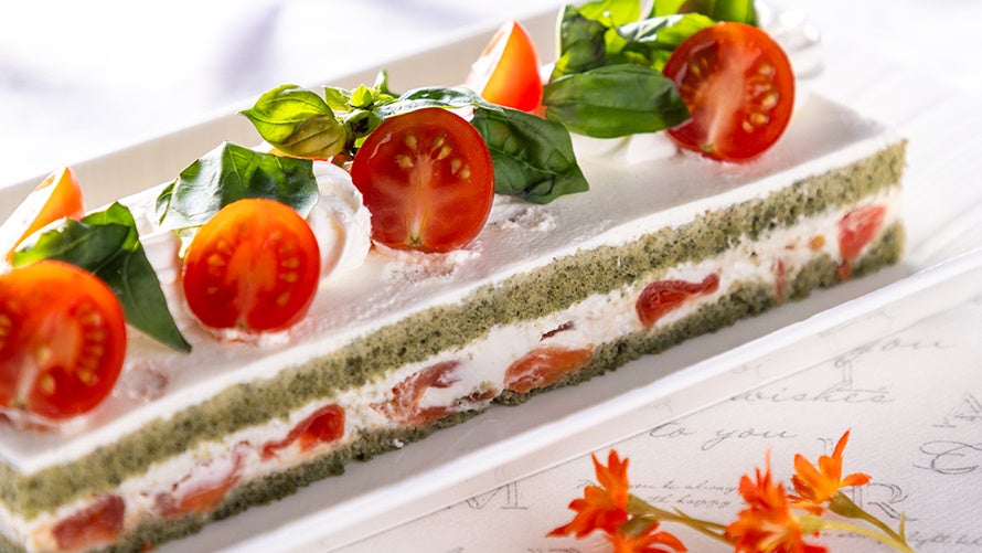 カプレーゼ風トマトのショートケーキ