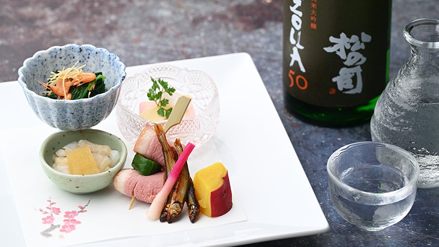 和食 清水の夕食では、滋賀の地酒と料理長が創作するお料理が楽しめる、毎月22日だけのペアリングディナーを提供。