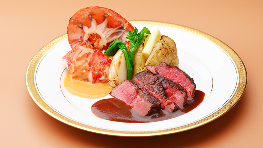 レイクビューダイニング ビオナの夕食では、毎月22日限定で ディナーブッフェに「テンダーロイン＆ロブスター」を一皿プレゼント。